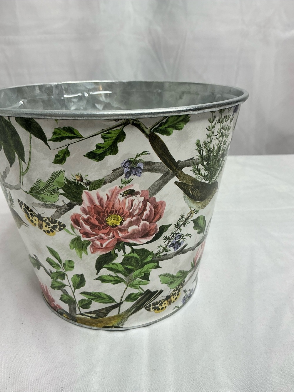 0008 - Floral Bird Metal Planter in White and Pink - Picture 2 of 8